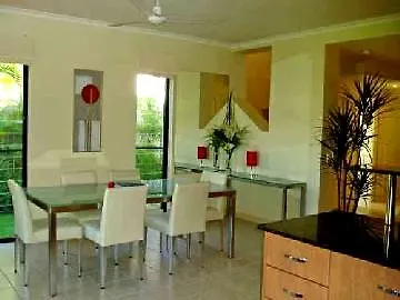 Hotel Lahania By The Sea Cairns